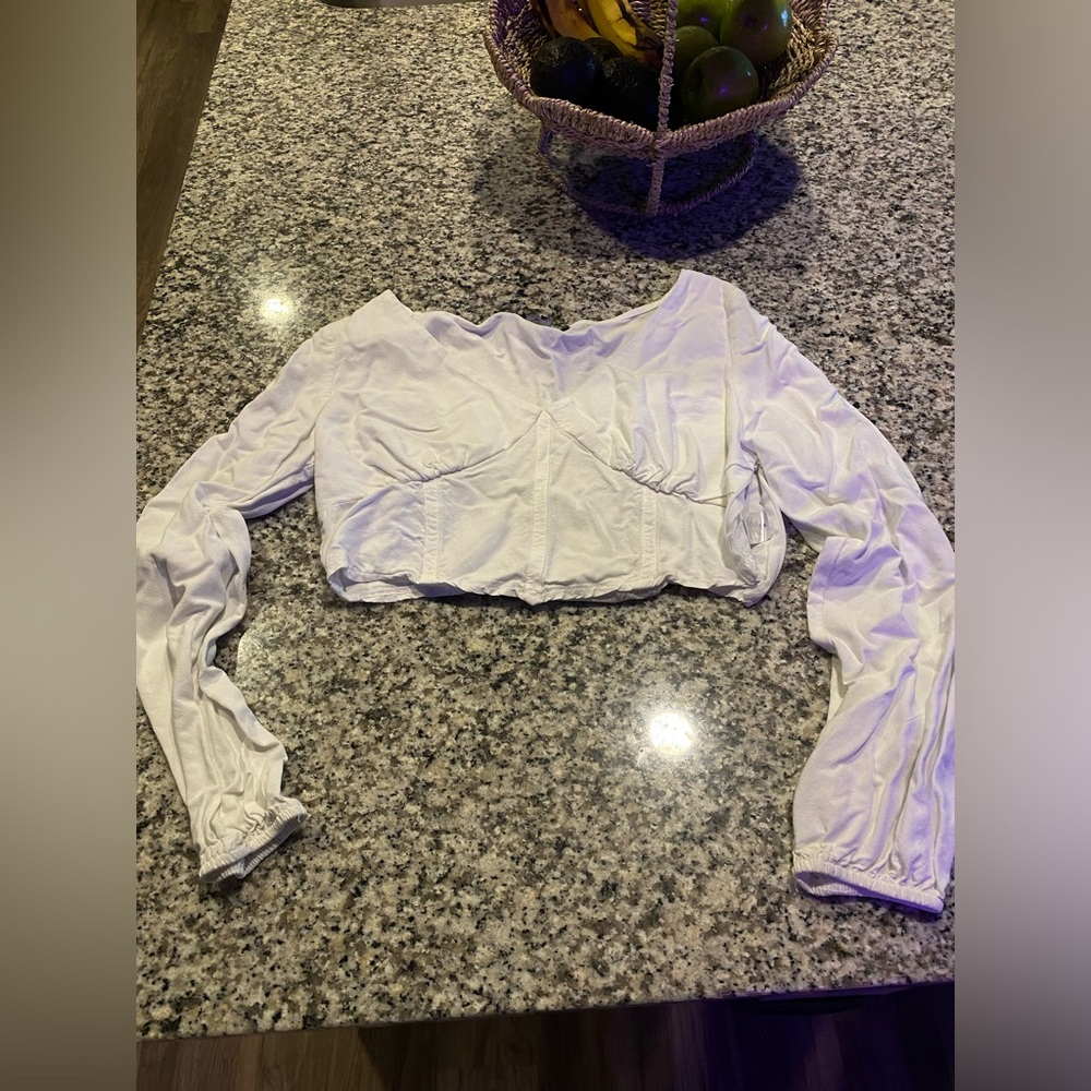 White long sleeve cropped blouse